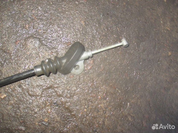 Трос стояночного тормоза правый (Nissan Teana)