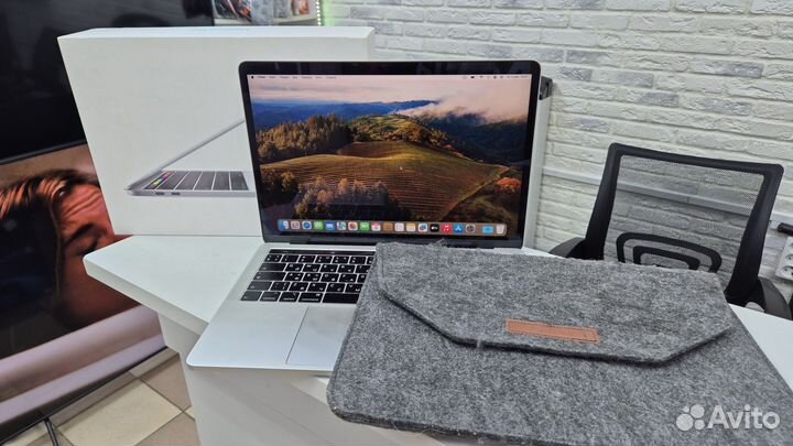 Macbook pro 13 2019 touch bar