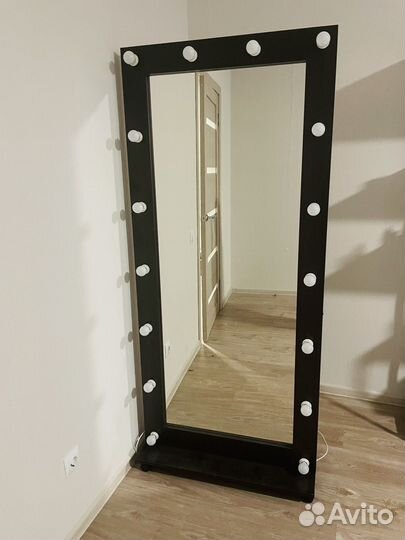 Зеркало напольное с подсветкой