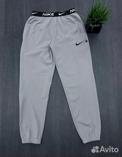 Спортивные штаны Nike