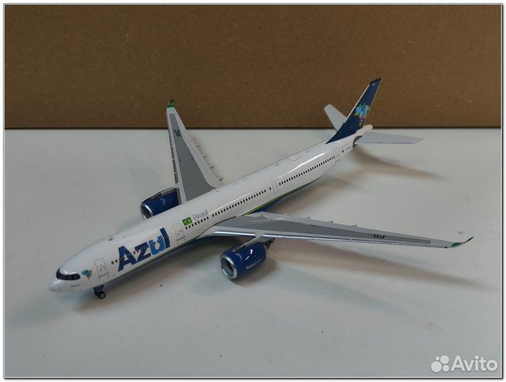 Самолёт Airbus A330 azul 1/400 Phoenix