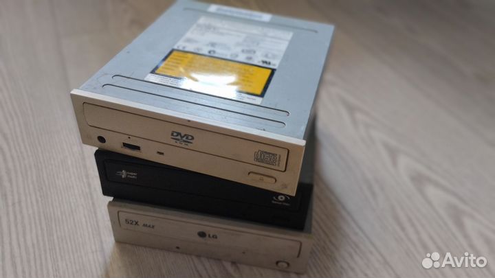 3 дисковода 2 LG и 1 Sony