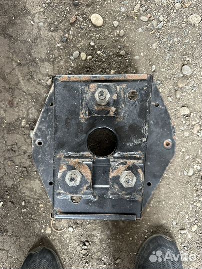 Кронштейн запосного калесса УАЗ патриот