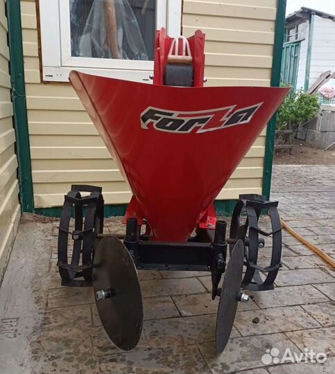 Картофелесажалка для мотоблока