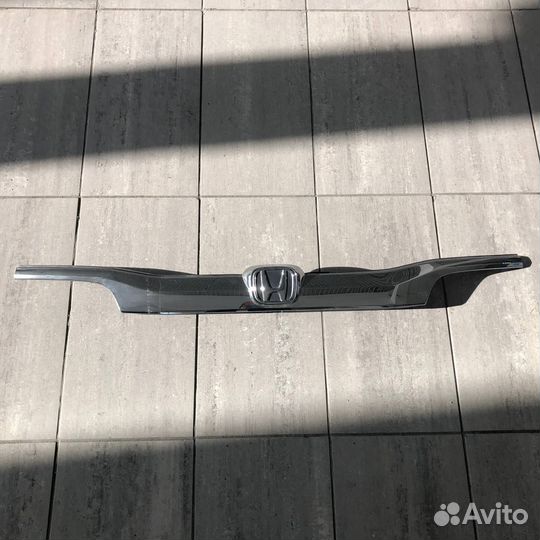 Накладка двери багажника Honda CR-V 5 поколение