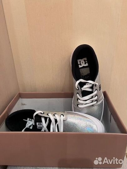 Продаются кеды DC