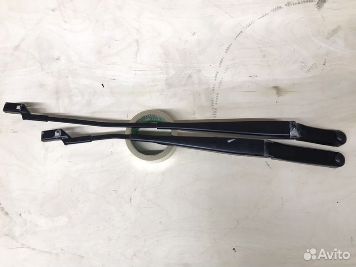 Поводок стеклоочистителя Passat B7