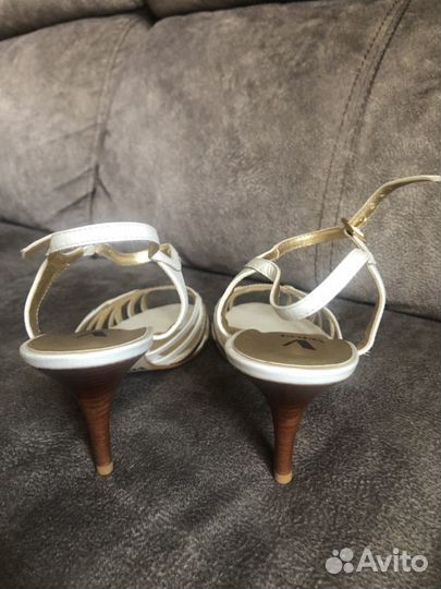 Босоножки кожаные новые женские 39