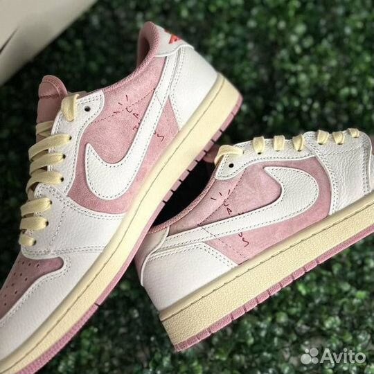 Nike travis scott x jordan 1 low shy pink