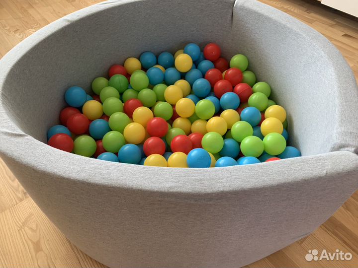 Сухой бассейн с шариками