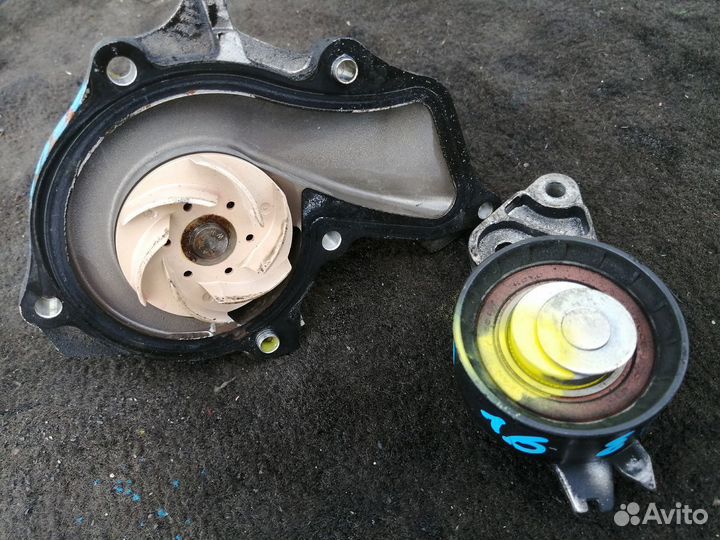 Помпа водяная Ford Focus 1 1.6 бензин