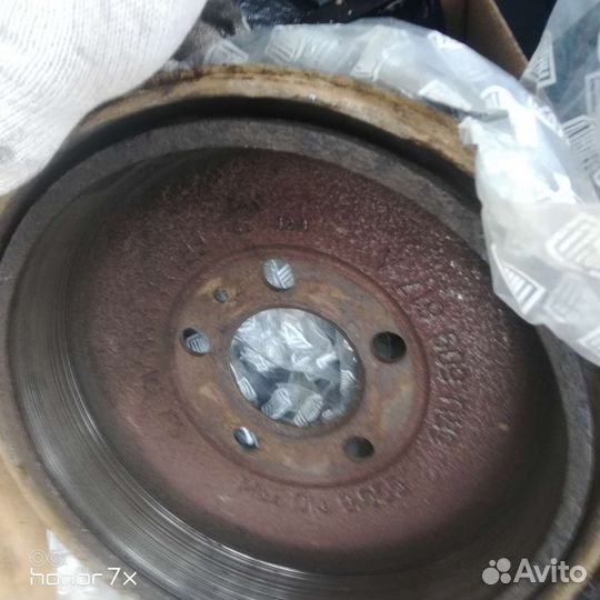 Volkswagen polo задние тормозные барабаны, колодки