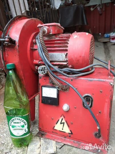 Электрическая кормодробилка