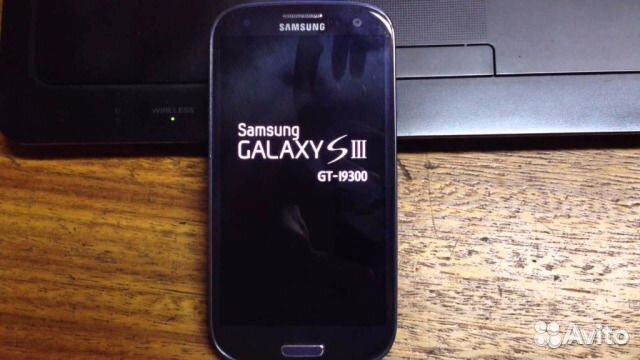 Самсунг 3 память. Samsung gt 19300 в руке. Samsung made in Korea model gt-19300. 19300. Samsung Galaxy f13 купить.