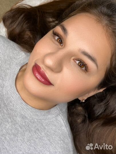 Модель на Перманентный макияж бровей и губ