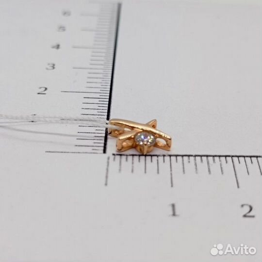 Золотая подвеска с камнем