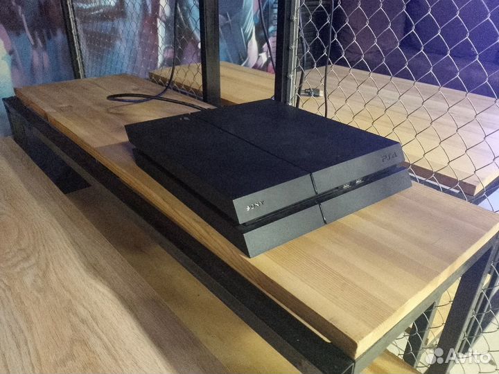 Игровая консоль PlayStation 4