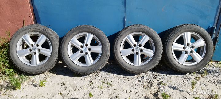 Bridgestone Ice Cruiser 7000 215/60 R16