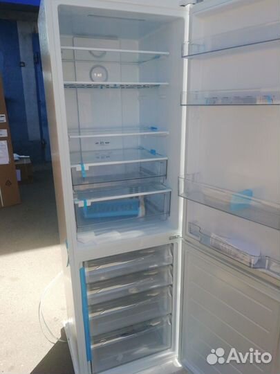 Новый Холодильник Haier C2F636cwrg