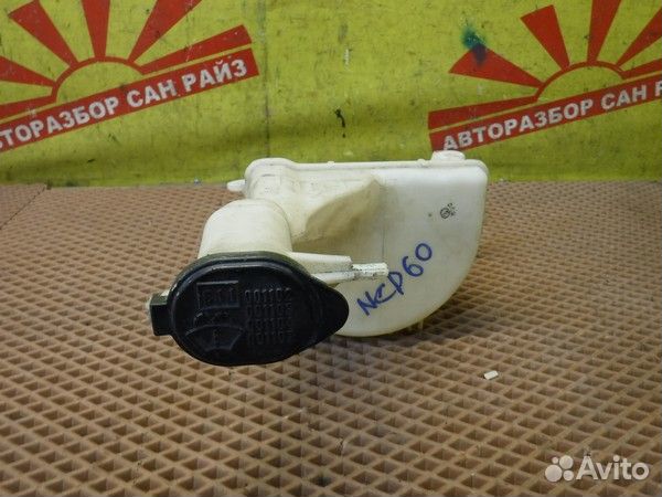 Бачок омывателя Toyota Ist