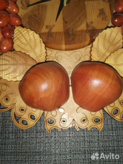 Часы из можжевельника