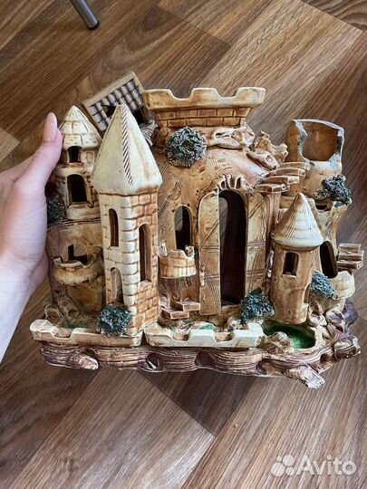 Замок для аквариума