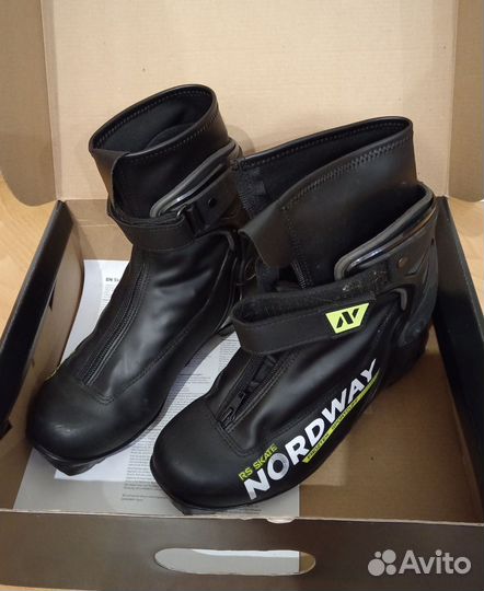 Лыжные ботинки