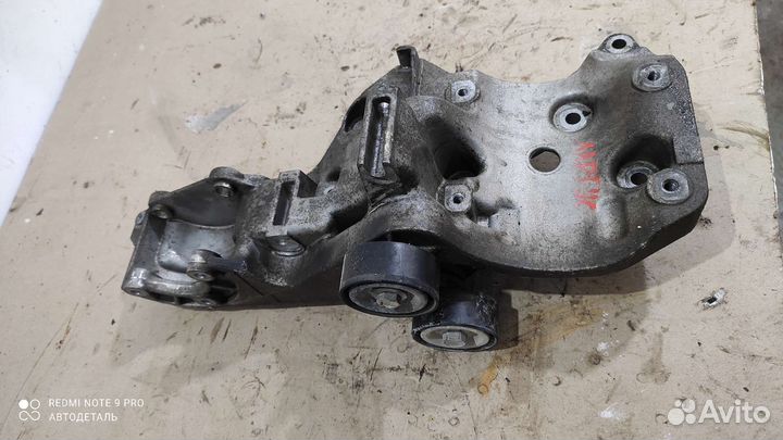 Кронштейн крепления Ларгус, сандеро, лонан 1