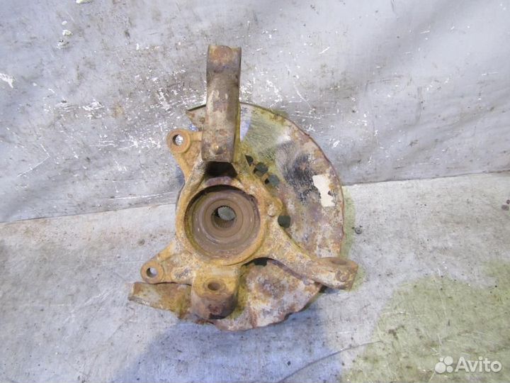 Кулак поворотный передний правый Toyota Camry CV3