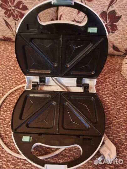 Электрическая вафельница. Binatone