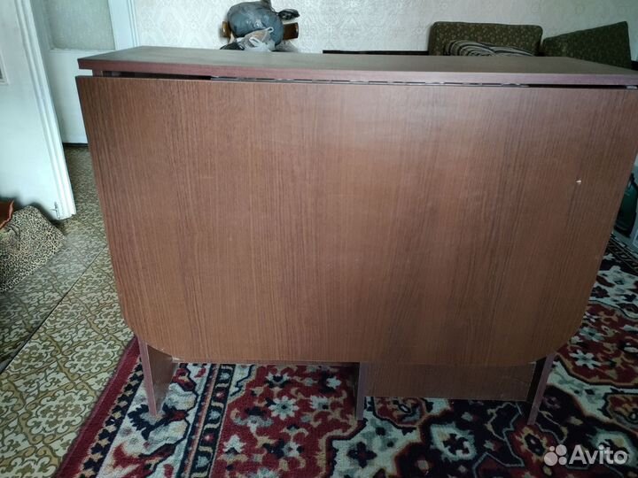 Стол обеденный