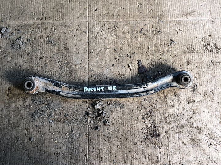 Hyundai accent рычаг