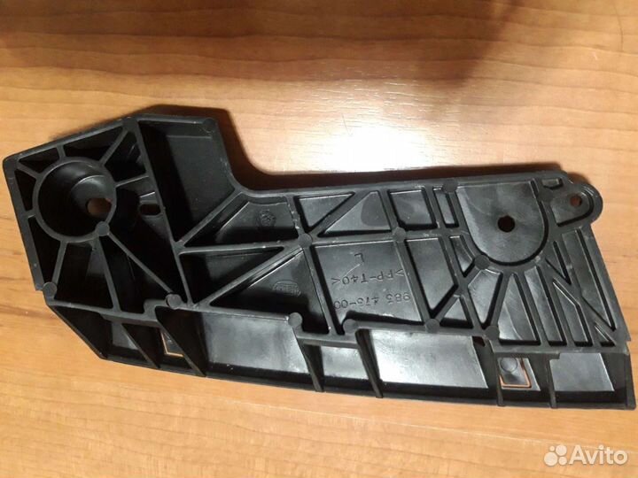 Кронштейн переднего бампера левый Nissan Tiida