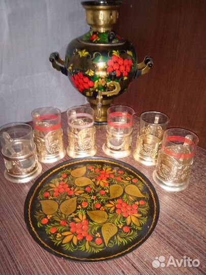 Самовар с подносом и стаканами