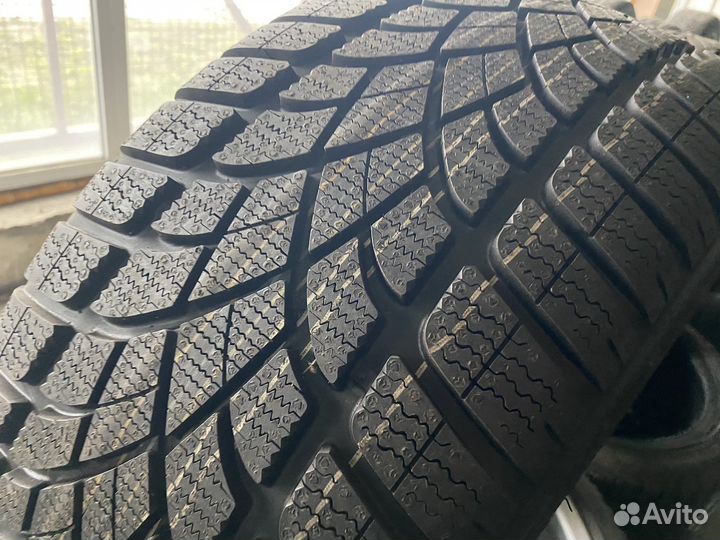 Dunlop SP Winter Sport 3D 235/35 R19 и 295/30 R19 91W