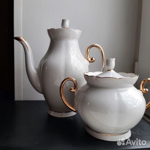 Заварочный чайник и сахарница