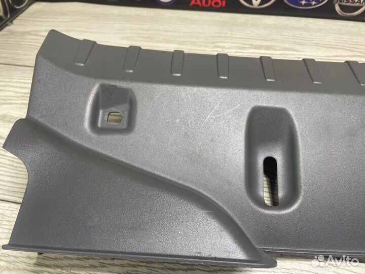 Накладка замка багажника задняя Bmw 7-Series F01
