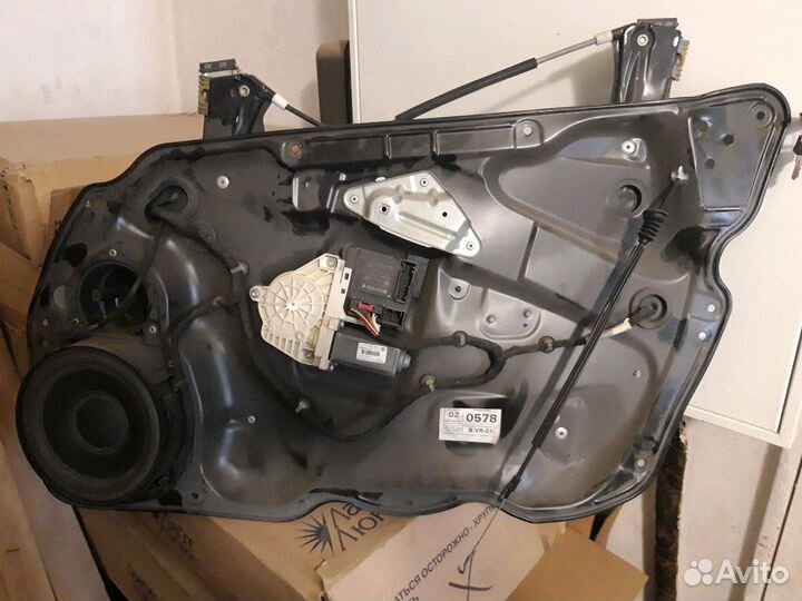 Стеклоподьемник правый перед passatb6