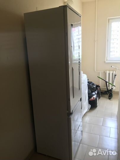 Холодильник Hotpoint Ariston Model:BCB33AAF