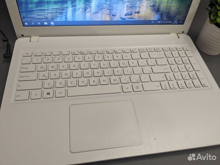 Мощный ноутбук Asus i3-4005/6gb/hdd500/nv 920m