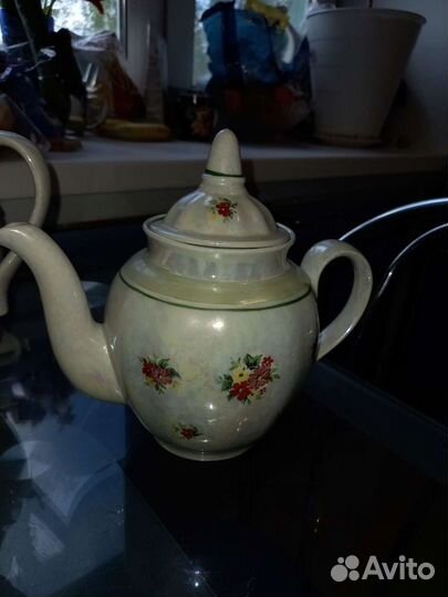 Чайник заварочный и чашки