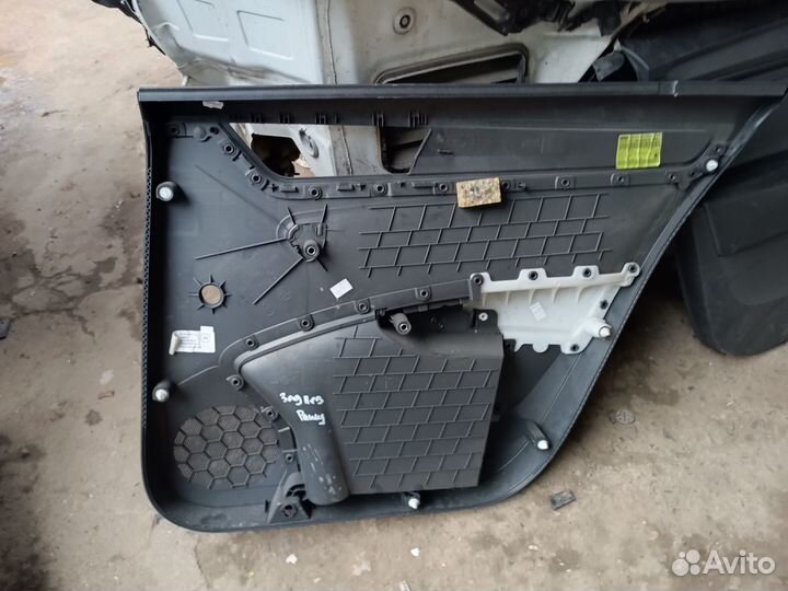 Обшивка задней левой двери Skoda Rapid