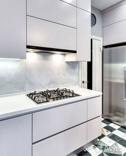 Кухня в потолок на заказ в Омске