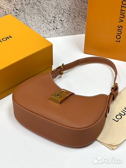 Сумка Louis Vuitton Low Key