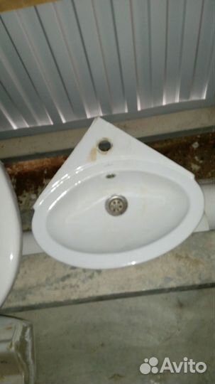 Унитазы с бачком бу, раковины средняя и угловая бу