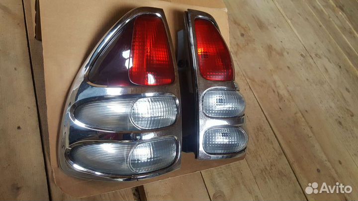 Продаю 2 задних стоп сигнала LC Prado 120