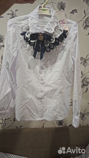Продам новые школьные блузки