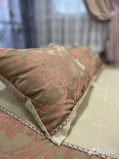 Комплект в спальню «Красное золото»