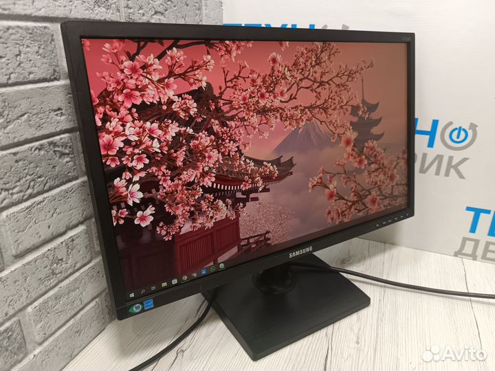 ЖК монитор 21.5