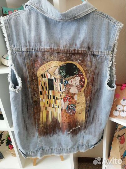 Джинсовый жилет с ручной росписью